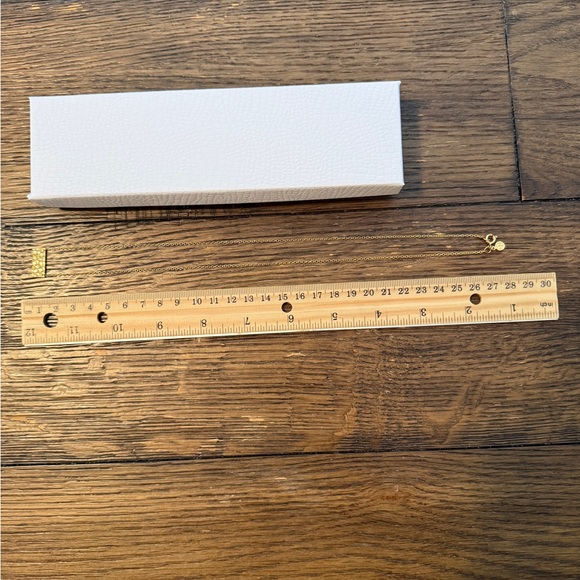 Elegant Gold Jewelry Set - Picture 5 of 7